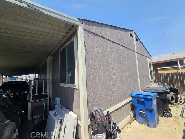 Detail Gallery Image 3 of 22 For 16600 Downey Ave #27,  Paramount,  CA 90723 - 4 Beds | 2 Baths