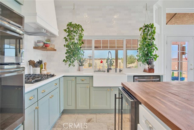 12450 Indian River Drive, Apple Valley CA: https://media.crmls.org/medias/9e3e3bfd-9441-43ec-a331-2d92cd38a9c3.jpg