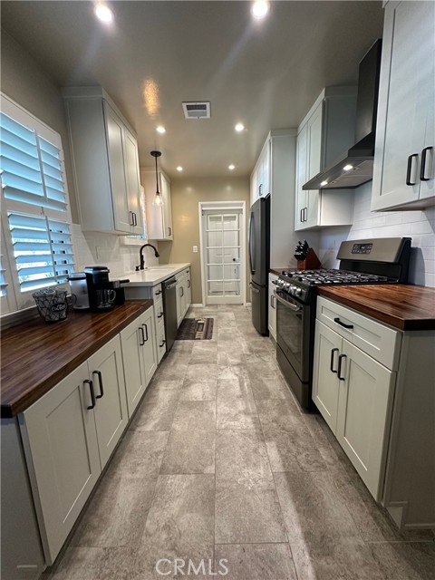 Detail Gallery Image 4 of 9 For 10520 Wiley Burke, Downey,  CA 90241 - 3 Beds | 2 Baths