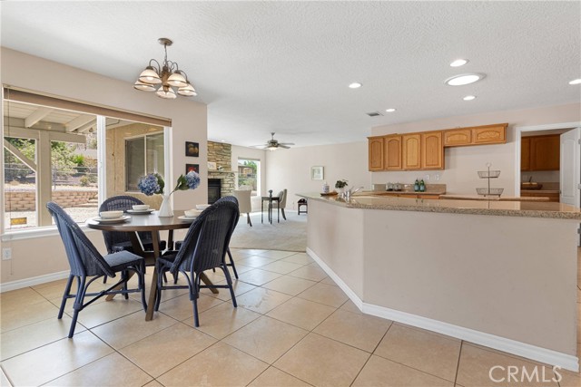 19410 Allegheny Court, Apple Valley CA: https://media.crmls.org/medias/9e3e58c9-8dff-435f-b5c2-5c23be61c97b.jpg