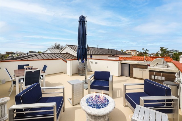 Detail Gallery Image 9 of 50 For 618 California St, Huntington Beach,  CA 92648 - 3 Beds | 3/1 Baths