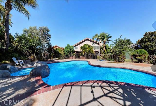 1372 Old Trail DR, Corona CA: https://media.crmls.org/medias/9e3efd2f-dcf4-46b3-bf81-8a09774cfcb4.jpg