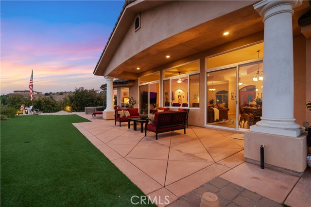 255 Puerta De Lomas, Fallbrook CA: https://media.crmls.org/medias/9e402d02-26da-4051-95a3-f5fd2686aacc.jpg