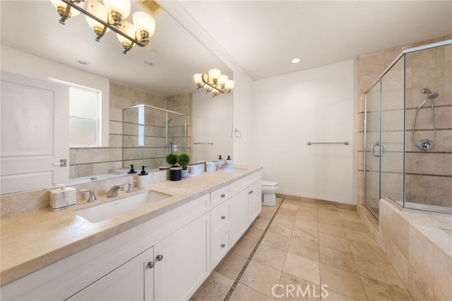 Detail Gallery Image 8 of 19 For 11115 Acama St #305,  Studio City,  CA 91602 - 3 Beds | 2/1 Baths