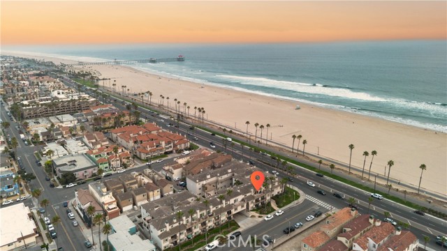 1516 Pacific Coast, Huntington Beach CA: https://media.crmls.org/medias/9e41cb4b-835d-46e6-aecc-584e247e158d.jpg