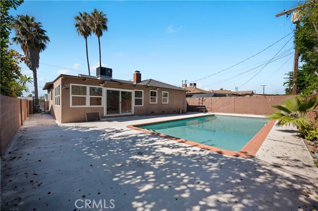 7736 Bellaire Avenue, North Hollywood CA: https://media.crmls.org/medias/9e41ce52-b4b3-4574-96b8-a517db6c8bb4.jpg
