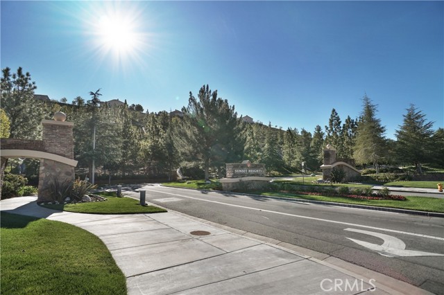 17334 Sierra Sunrise Lane, Canyon Country CA: https://media.crmls.org/medias/9e41e072-1979-4913-9180-0d75f601c588.jpg