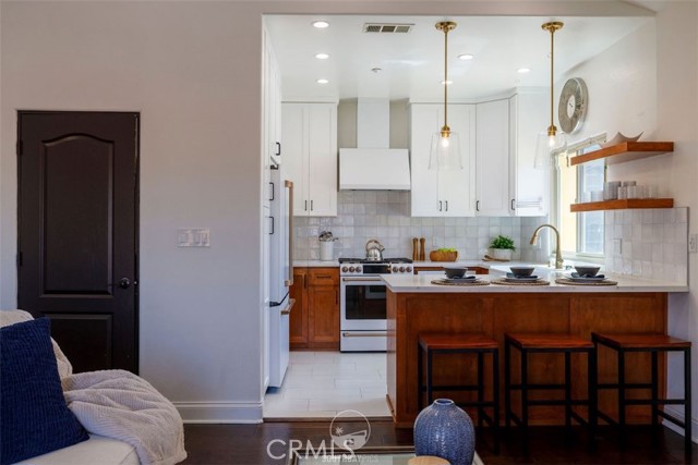 Detail Gallery Image 13 of 29 For 202 N Irena Ave #B,  Redondo Beach,  CA 90277 - 3 Beds | 2/1 Baths
