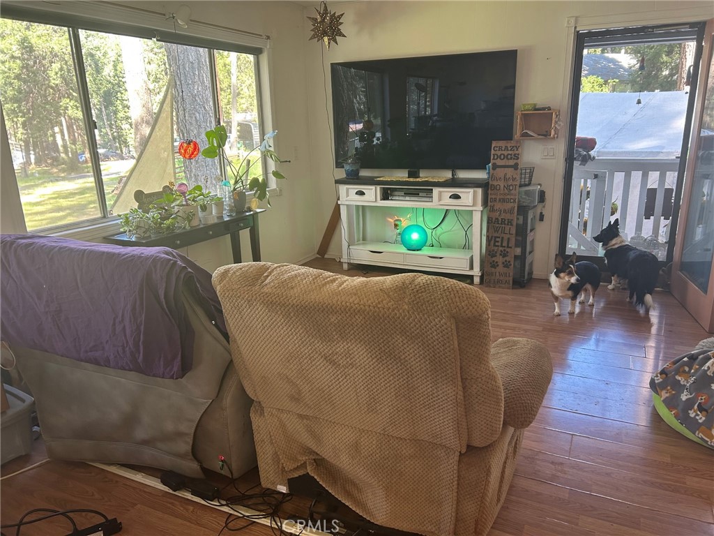 https://media.crmls.org/medias/9e425e20-df5c-40bb-a4d2-2f8f09ffd7ce.jpg?preset=X-Large