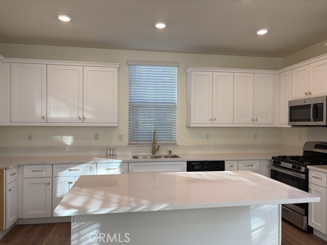 Detail Gallery Image 6 of 23 For 20102 Cold Canyon Ct, Riverside,  CA 92507 - 3 Beds | 2/1 Baths