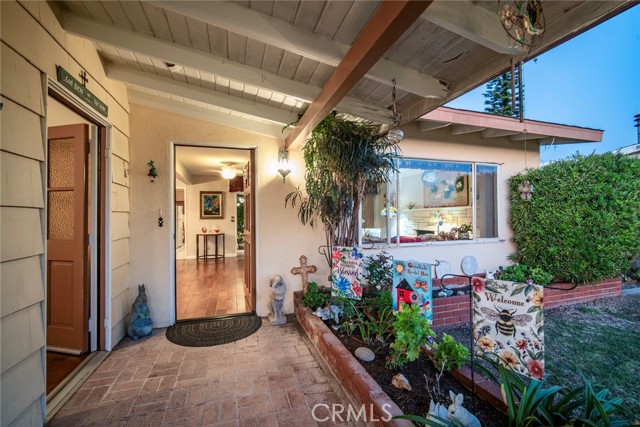 30802 Marilyn Drive, Laguna Beach CA: https://media.crmls.org/medias/9e429f40-b99b-4f16-92f2-8d6984d10127.jpg