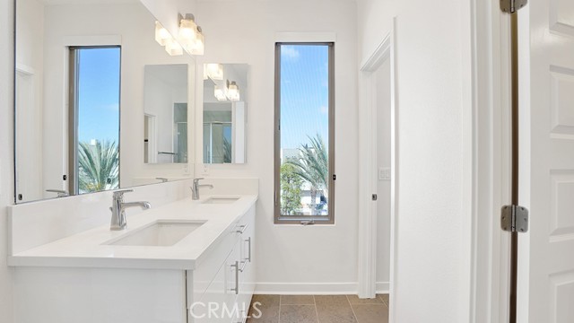 Detail Gallery Image 20 of 45 For 41 Ebb Tide, Newport Beach,  CA 92663 - 4 Beds | 3/1 Baths