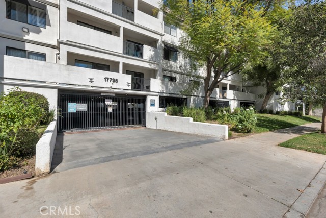 Image 37 of 39 For 17735 Kinzie Street 304