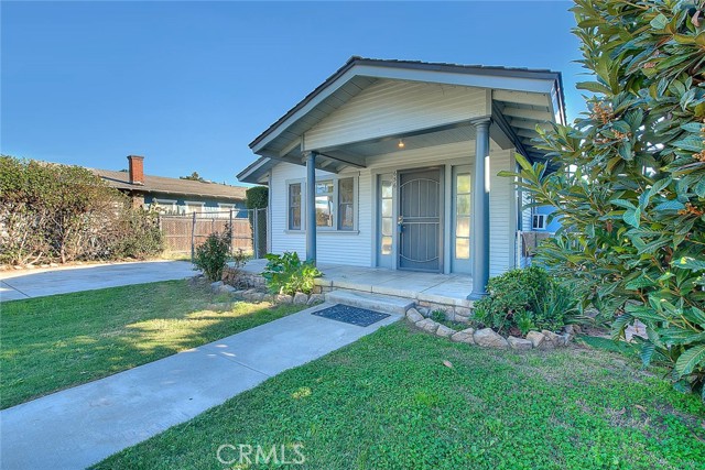 656 E Columbia, Pomona CA: https://media.crmls.org/medias/9e437326-41d2-4e7a-a33e-d27b1d489d4e.jpg