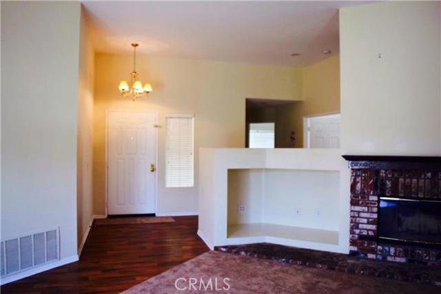 Detail Gallery Image 7 of 10 For 366 Cypress Ct, Corona,  CA 92879 - 3 Beds | 2 Baths