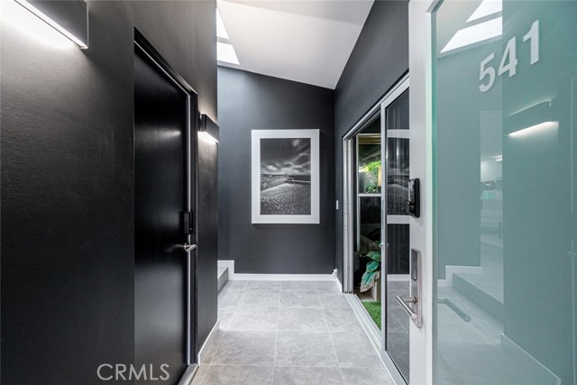 541 1st Street, Manhattan Beach, California 90266, 2 Bedrooms Bedrooms, ,2 BathroomsBathrooms,Residential,Sold,1st,SB23123581