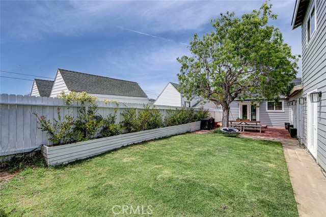 Detail Gallery Image 24 of 29 For 320 E Walnut Ave, El Segundo,  CA 90245 - 5 Beds | 3 Baths