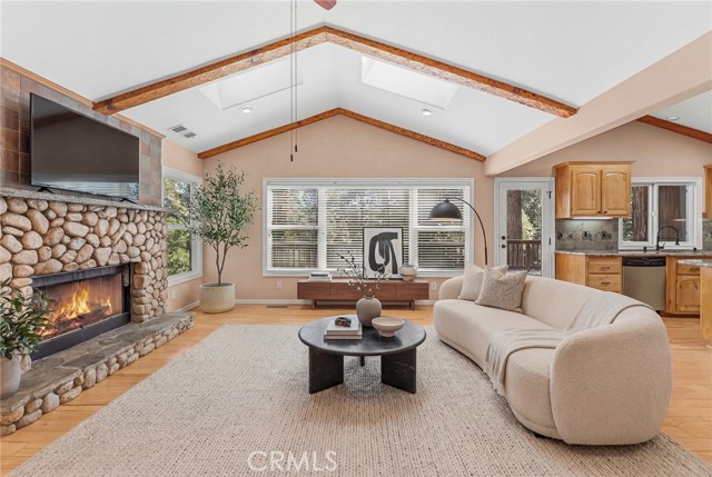 Detail Gallery Image 7 of 32 For 23988 Scenic, Crestline,  CA 92325 - 3 Beds | 2 Baths