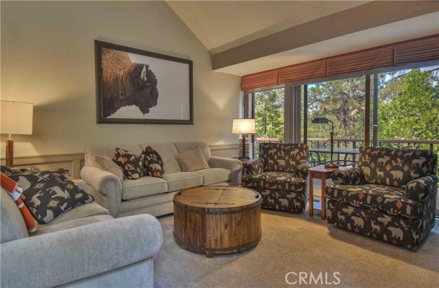 Detail Gallery Image 5 of 24 For 517 Sugar Pine Dr, Lake Arrowhead,  CA 92352 - 2 Beds | 2 Baths