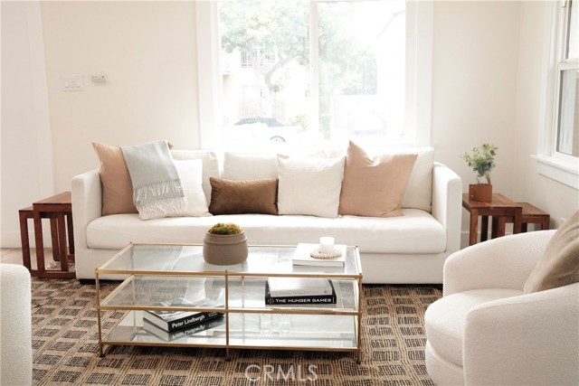 3222 E 10th Street, Long Beach CA: https://media.crmls.org/medias/9e45ef40-70cc-4889-b0a6-92ff61cf82bd.jpg