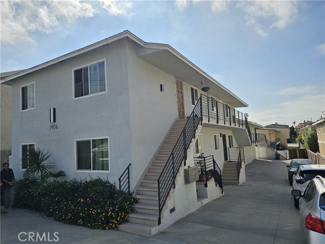 Detail Gallery Image 2 of 6 For 1906 Carnegie Ln #E,  Redondo Beach,  CA 90278 - 2 Beds | 1 Baths