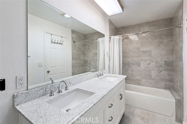 Detail Gallery Image 13 of 28 For 14948 Moorpark St, Sherman Oaks,  CA 91403 - 12 Beds | 12/4 Baths