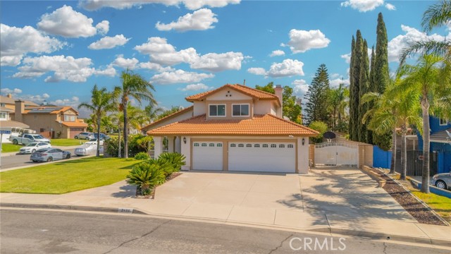 Detail Gallery Image 3 of 75 For 2488 W Summerset Dr, Rialto,  CA 92377 - 4 Beds | 3 Baths