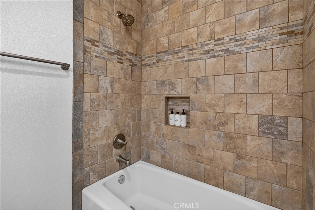 https://media.crmls.org/medias/9e4929ee-4982-4e78-b212-d361bb1526cf.jpg?preset=X-Large
