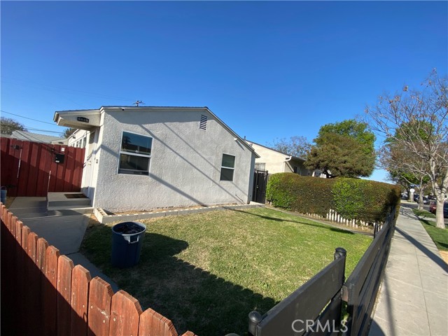 121 E Bort Street, Long Beach CA: https://media.crmls.org/medias/9e49e165-8cc1-4af9-9f8e-7b0daab7a286.jpg
