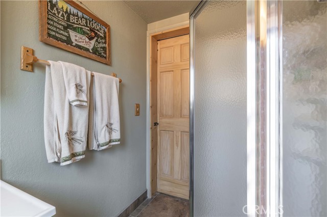 Detail Gallery Image 13 of 29 For 42730 Sonoma Dr, Big Bear Lake,  CA 92315 - 3 Beds | 3 Baths