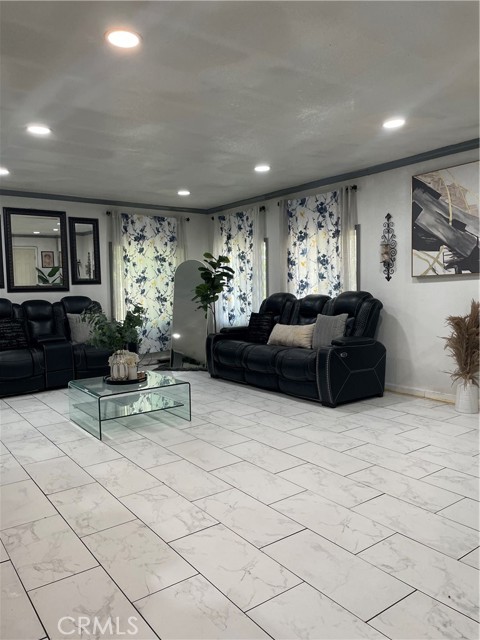 7161 Bobbie Ave, Winton CA: https://media.crmls.org/medias/9e4a2a63-97e2-4dd4-80dc-6f27ddfdf888.jpg