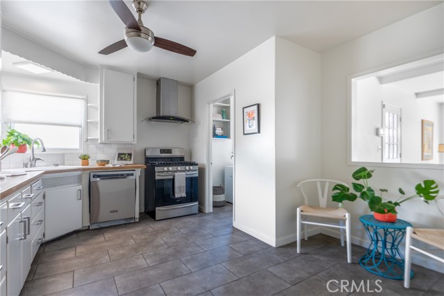 Detail Gallery Image 6 of 26 For 464 W Columbia Ave, Pomona,  CA 91768 - 3 Beds | 2 Baths