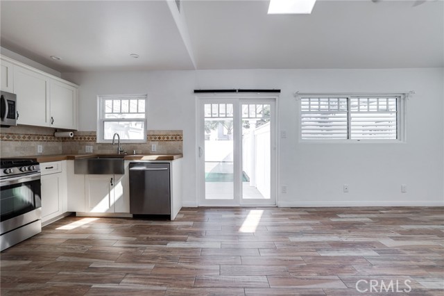 402 Indianapolis Avenue, Huntington Beach CA: https://media.crmls.org/medias/9e4a5de8-ab0e-4f21-9499-33a5f3bcd564.jpg