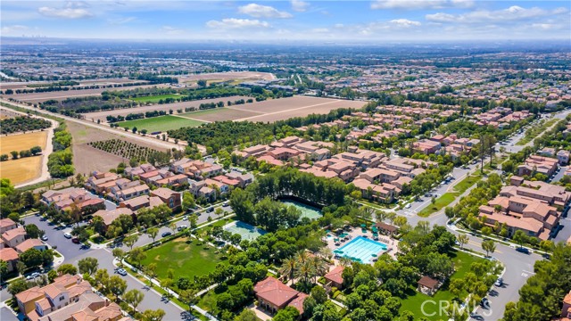 66 Full Moon, Irvine CA: https://media.crmls.org/medias/9e4a688a-47f7-4d18-8ae9-526cea9b2d4d.jpg