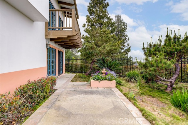 4 Via La Cima, Rancho Palos Verdes, California 90275, 4 Bedrooms Bedrooms, ,2 BathroomsBathrooms,Residential,For Sale,Via La Cima,SB25010652