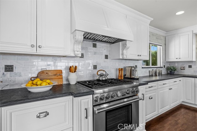 33 Cayuse Lane, Rancho Palos Verdes CA: https://media.crmls.org/medias/9e4b6d9f-8d58-44f4-9218-076740185120.jpg