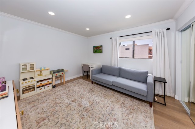 Detail Gallery Image 16 of 20 For 635 E Elmwood Ave #201,  Burbank,  CA 91501 - 3 Beds | 2 Baths