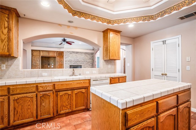 3400 Medallion Rose Avenue, Bakersfield CA: https://media.crmls.org/medias/9e4d1df2-5252-4088-8f73-a60bb8046fc3.jpg