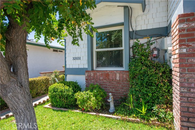 Detail Gallery Image 4 of 53 For 32031 Emerald Lane, Castaic,  CA 91384 - 4 Beds | 3 Baths