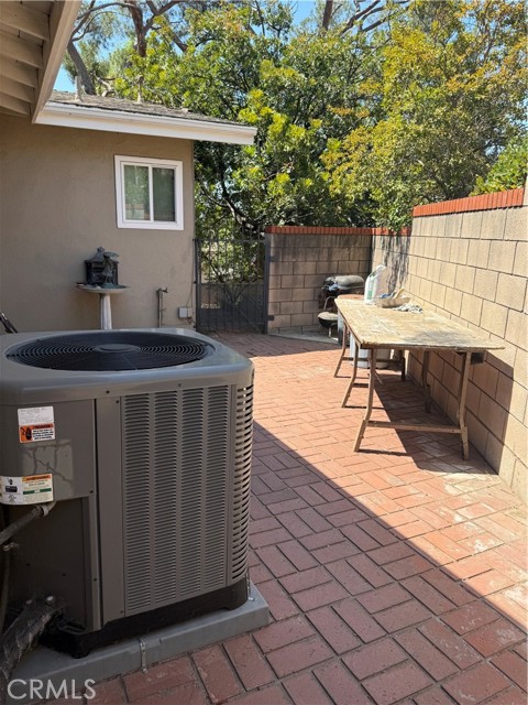 6002 Springvale Drive, Los Angeles CA: https://media.crmls.org/medias/9e4e520b-cb51-44cb-a893-9e157d1ed259.jpg