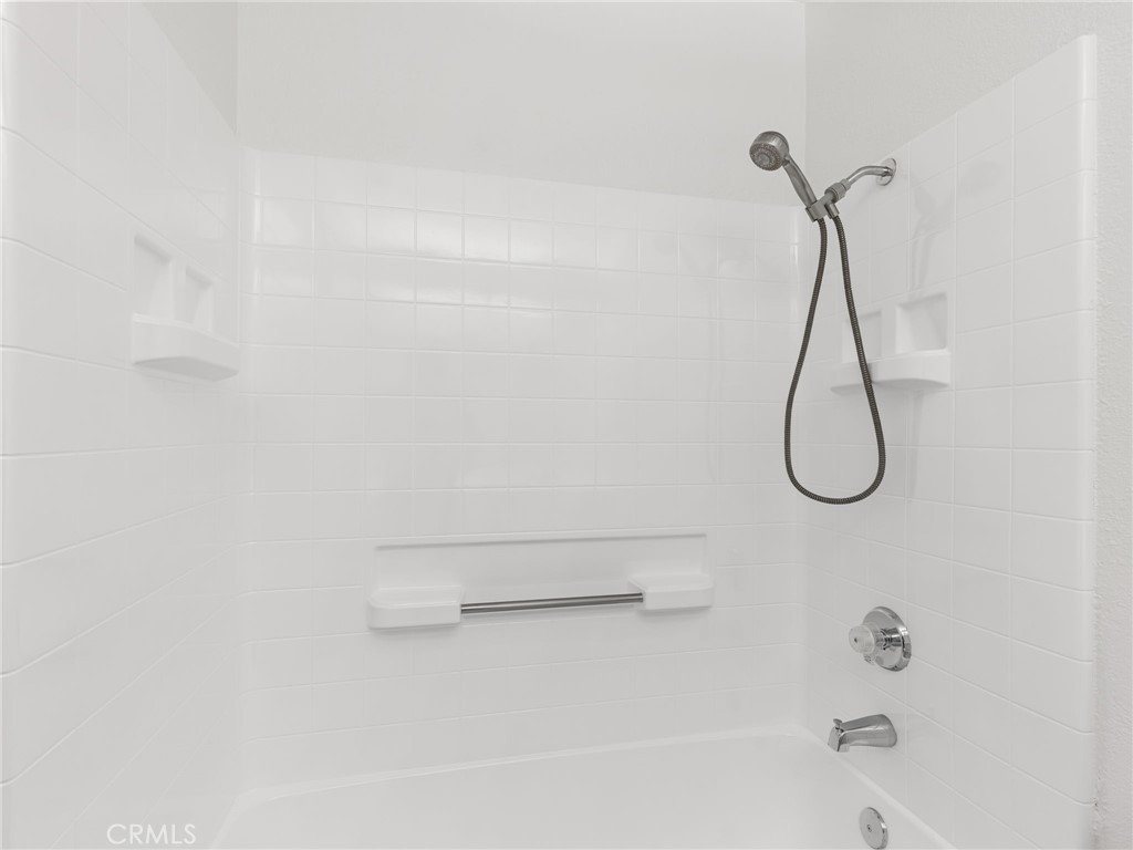https://media.crmls.org/medias/9e4f9619-5d1b-4650-bbfd-35ca9db384e4.jpg?preset=X-Large