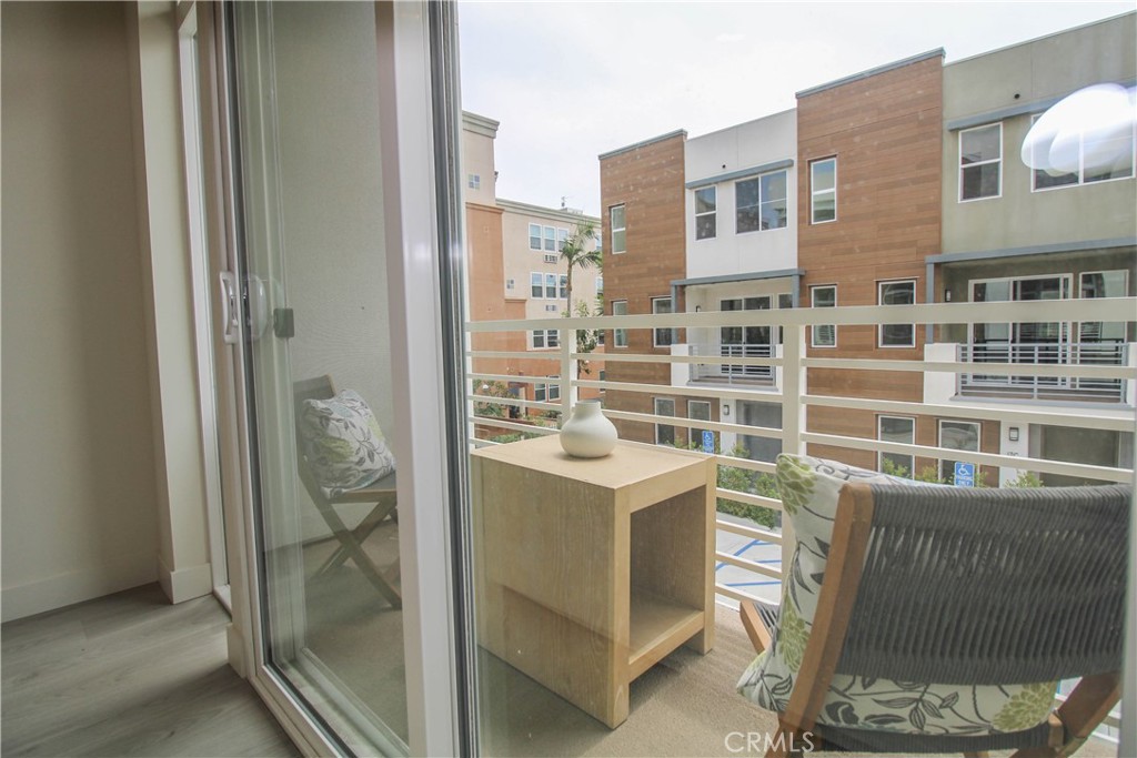https://media.crmls.org/medias/9e4f9dce-c445-4360-a5e6-27f480f209eb.jpg?preset=X-Large
