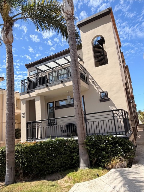 703 11th Street, Hermosa Beach, California 90254, 4 Bedrooms Bedrooms, 0 ,3 BathroomsBathrooms,Residential,For Sale,11th Street,0,SB26167676 703 11th Street, Hermosa Beach, California 90254, 4 Bedrooms Bedrooms, 0 ,3 BathroomsBathrooms,Residential,For Sale,11th Street,0,SB26167676
