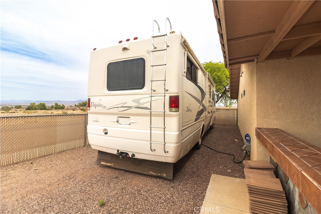 https://media.crmls.org/medias/9e505025-bf87-42dd-835f-4ec526bd0644.jpg?preset=X-Large