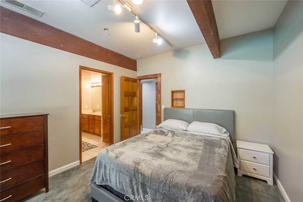 https://media.crmls.org/medias/9e507a4f-7f83-4558-8f83-5f2172e8bdb9.jpg?preset=X-Large