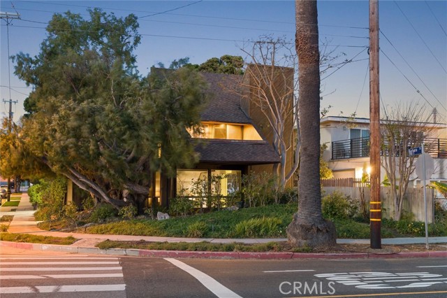 Detail Gallery Image 2 of 59 For 3740 Barbara, San Pedro,  CA 90731 - 2 Beds | 2/1 Baths