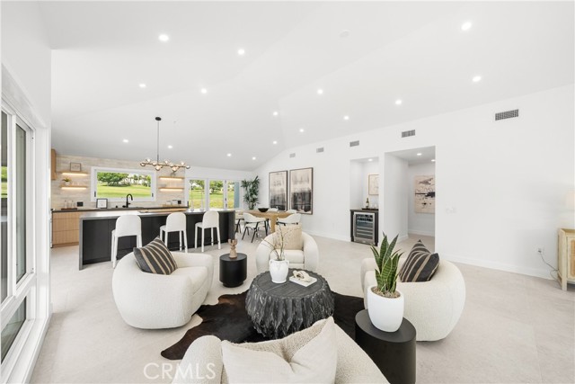 Detail Gallery Image 12 of 33 For 19741 Quiet Bay Ln, Huntington Beach,  CA 92648 - 3 Beds | 2 Baths