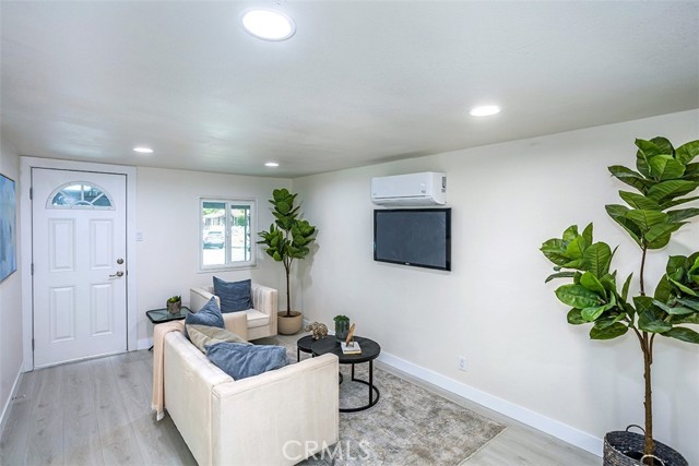 Detail Gallery Image 6 of 26 For 8922 Las Posas St, Pico Rivera,  CA 90660 - 2 Beds | 1 Baths