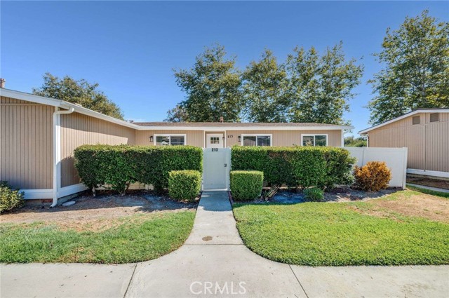 Detail Gallery Image 1 of 32 For 25841 via Lomas #213,  Laguna Hills,  CA 92653 - 2 Beds | 2 Baths