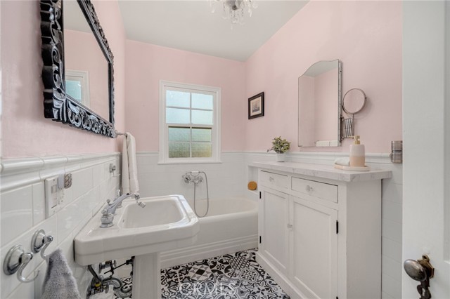 Detail Gallery Image 22 of 38 For 1433 Del Monte Dr, Glendale,  CA 91207 - 2 Beds | 1/1 Baths